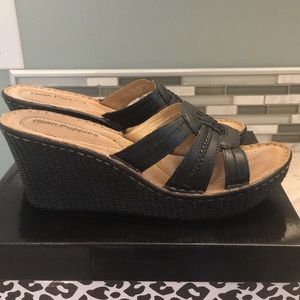 Hush puppies leather upper black wedge sandals.